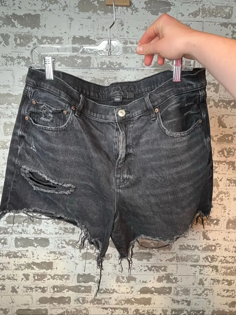 American Eagle | women black distressed relaxed short